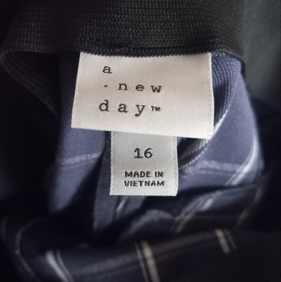 NWT A New Day Kick Flare Crop Plaid Pants - Picture 5 of 6